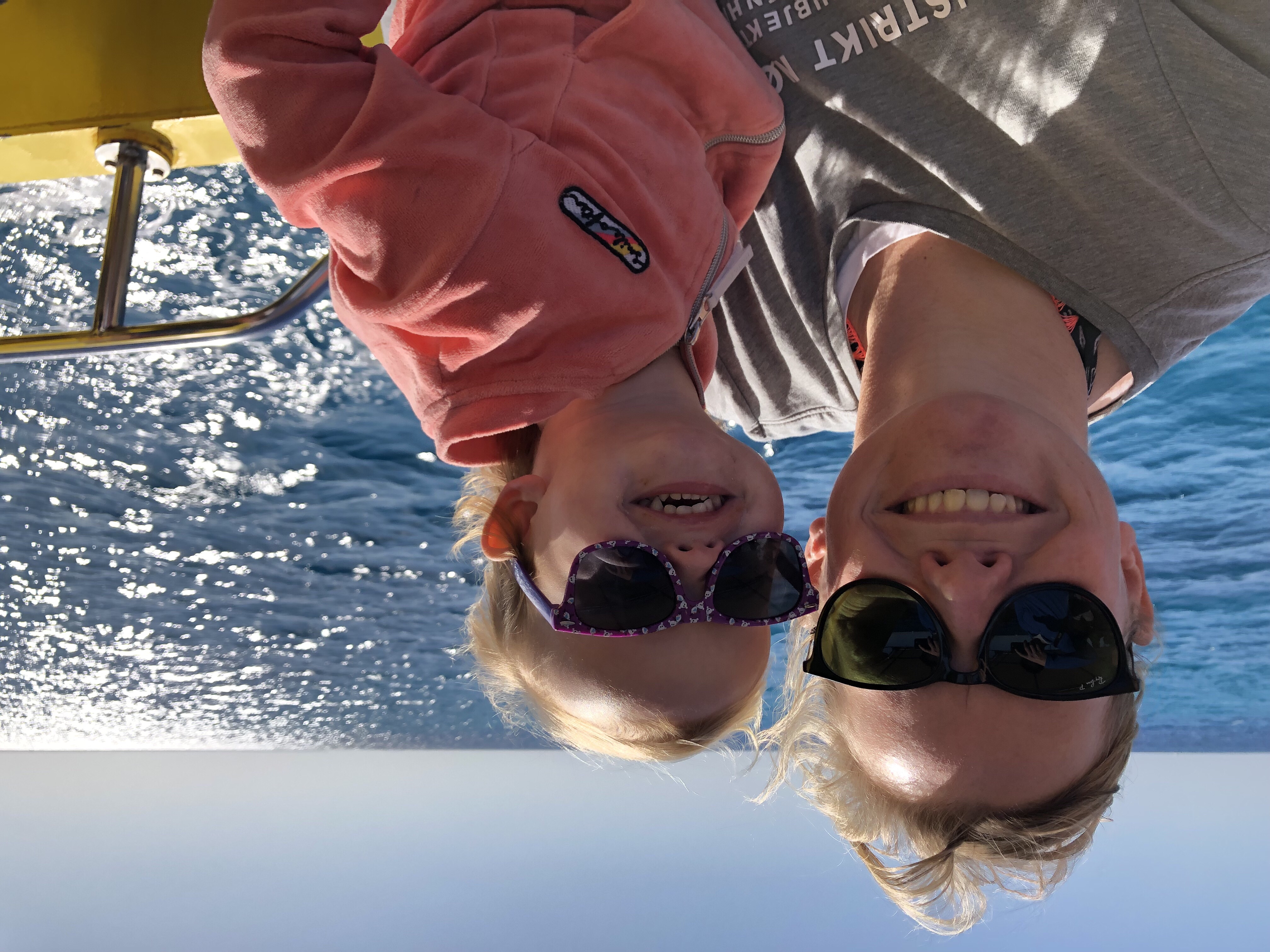 Zeilen zeilboot varen wereld vertrekker reizen kinderen