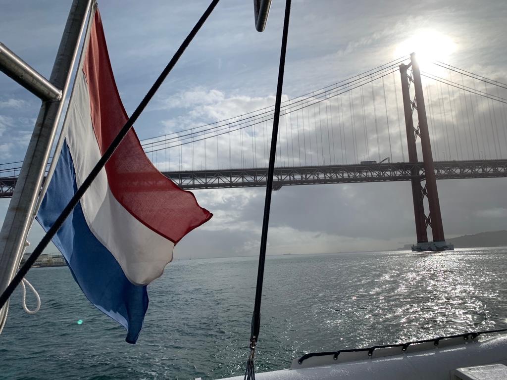 Zeilen varen vertrekken wereld rond reizen boot keven portugal lissabon anker bezoeken vrienden