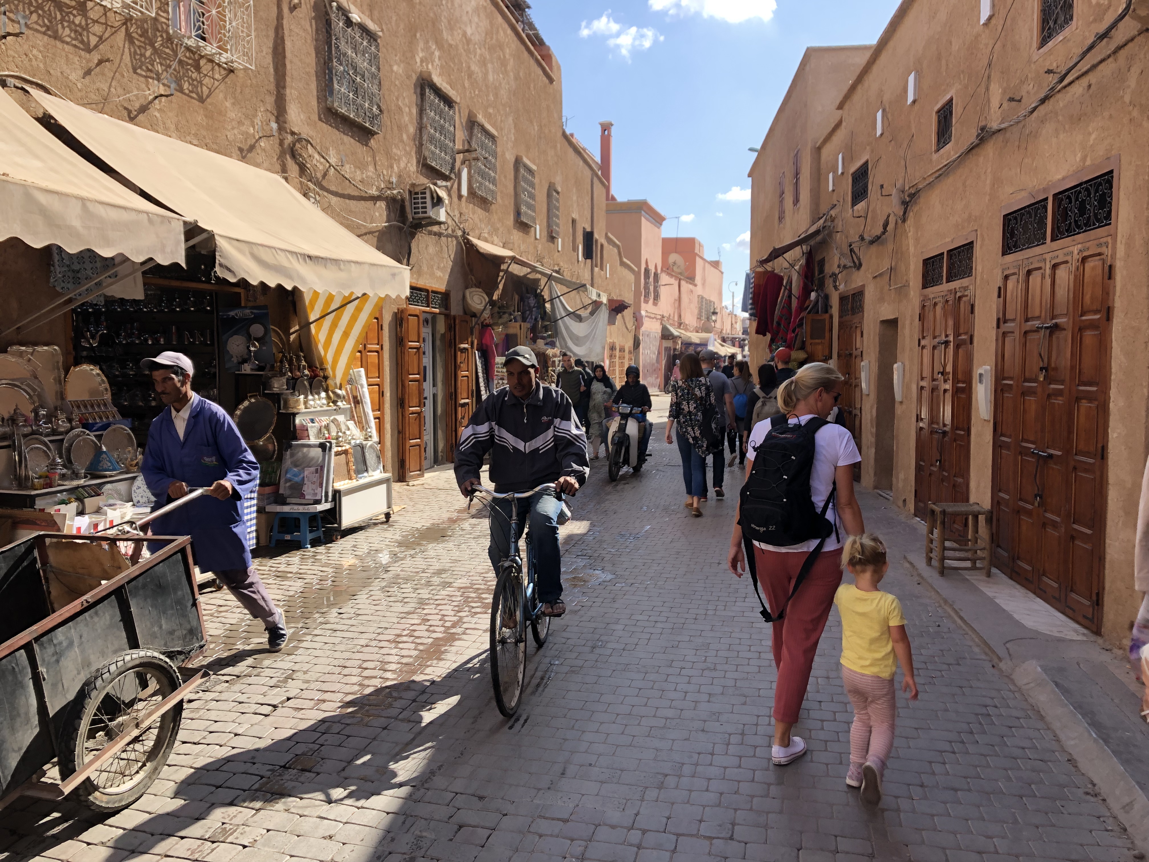Varen zeilen Marokko Marrakech road trip wereld reis boot kinderen avontuur auto onderweg jamaa el fna