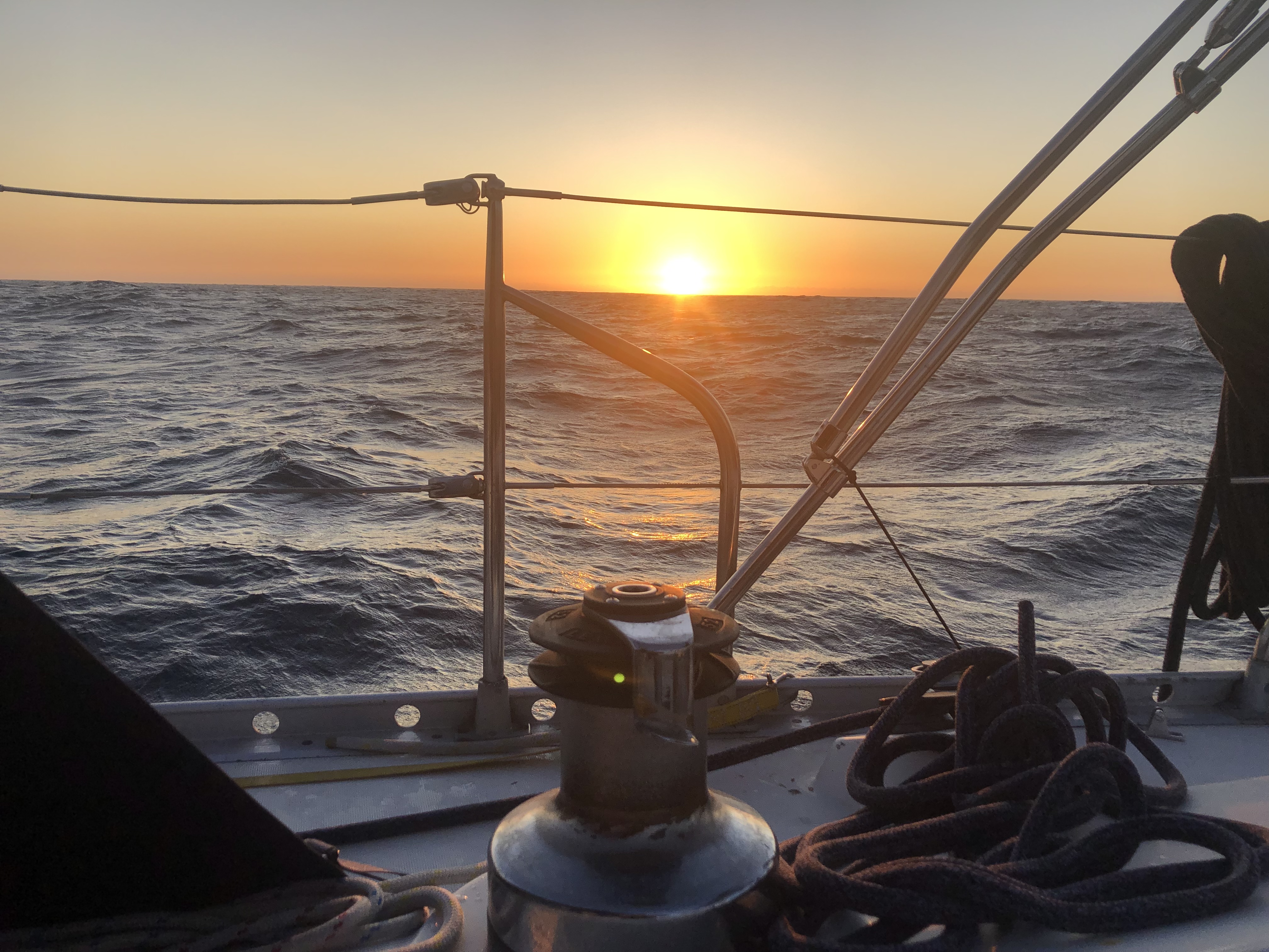 Zeilen varen vertrekken wereld rond reizen boot keven portugal lissabon anker bezoeken vrienden zwemmen zonsondergang