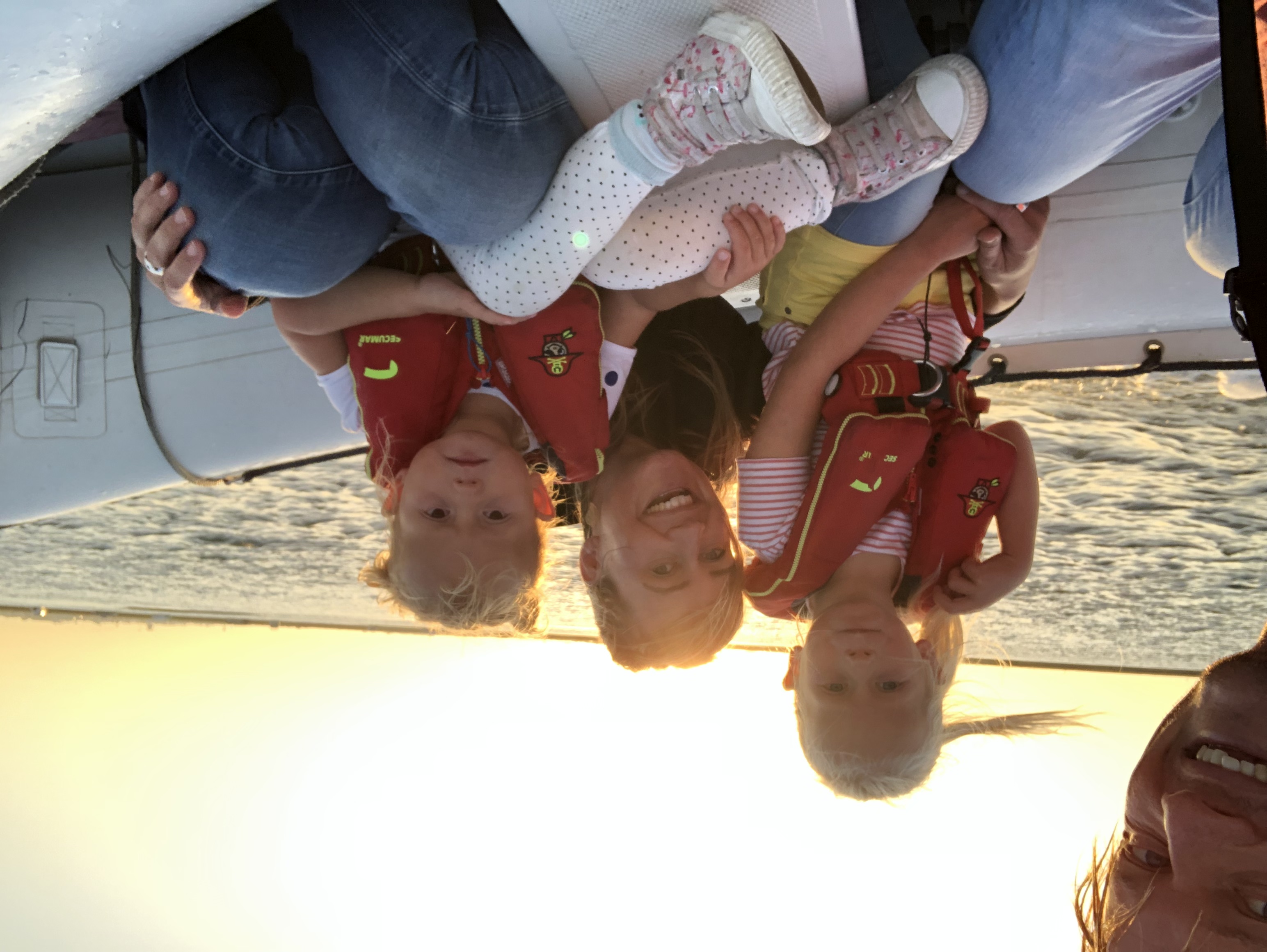 Zeilen varen rond de wereld met kinderen zee portugal faro anker familie vrienden eten sup drinken bijboot strand
