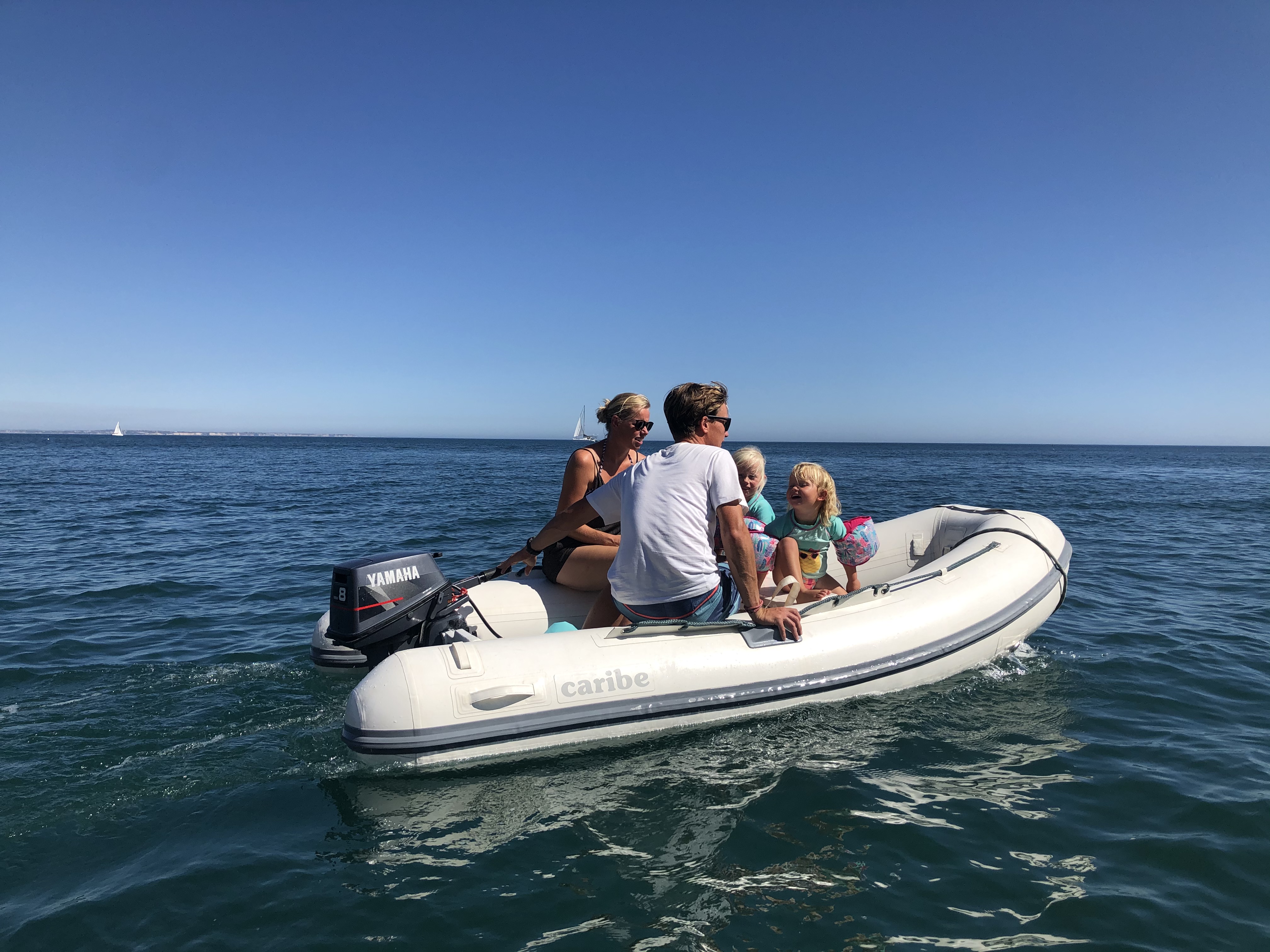 Zeilen varen vertrekken wereld rond reizen boot keven portugal lissabon anker bezoeken vrienden zwemmen