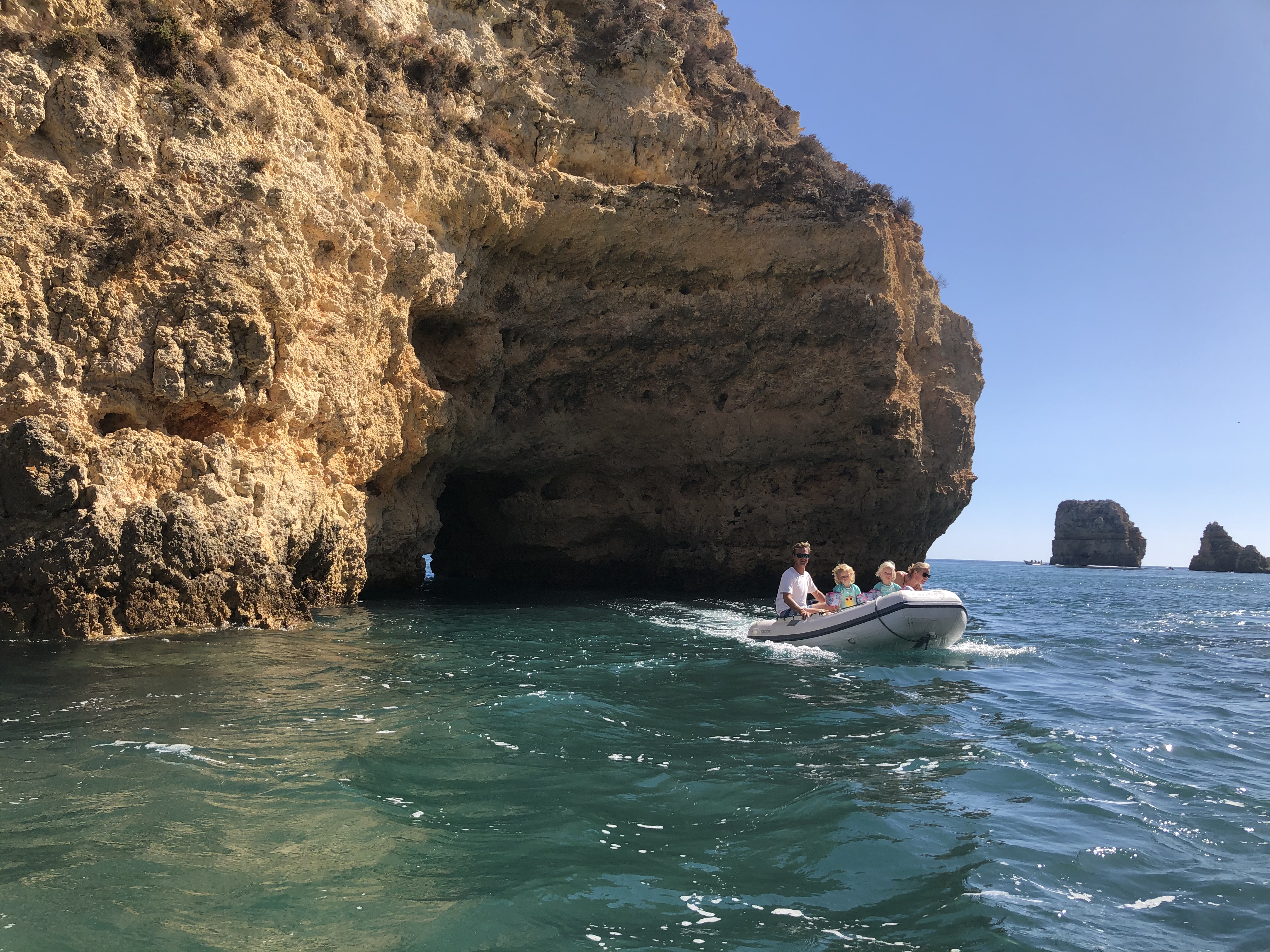 Zeilen varen vertrekken wereld rond reizen boot keven portugal lissabon anker bezoeken vrienden zwemmen lagos grotten
